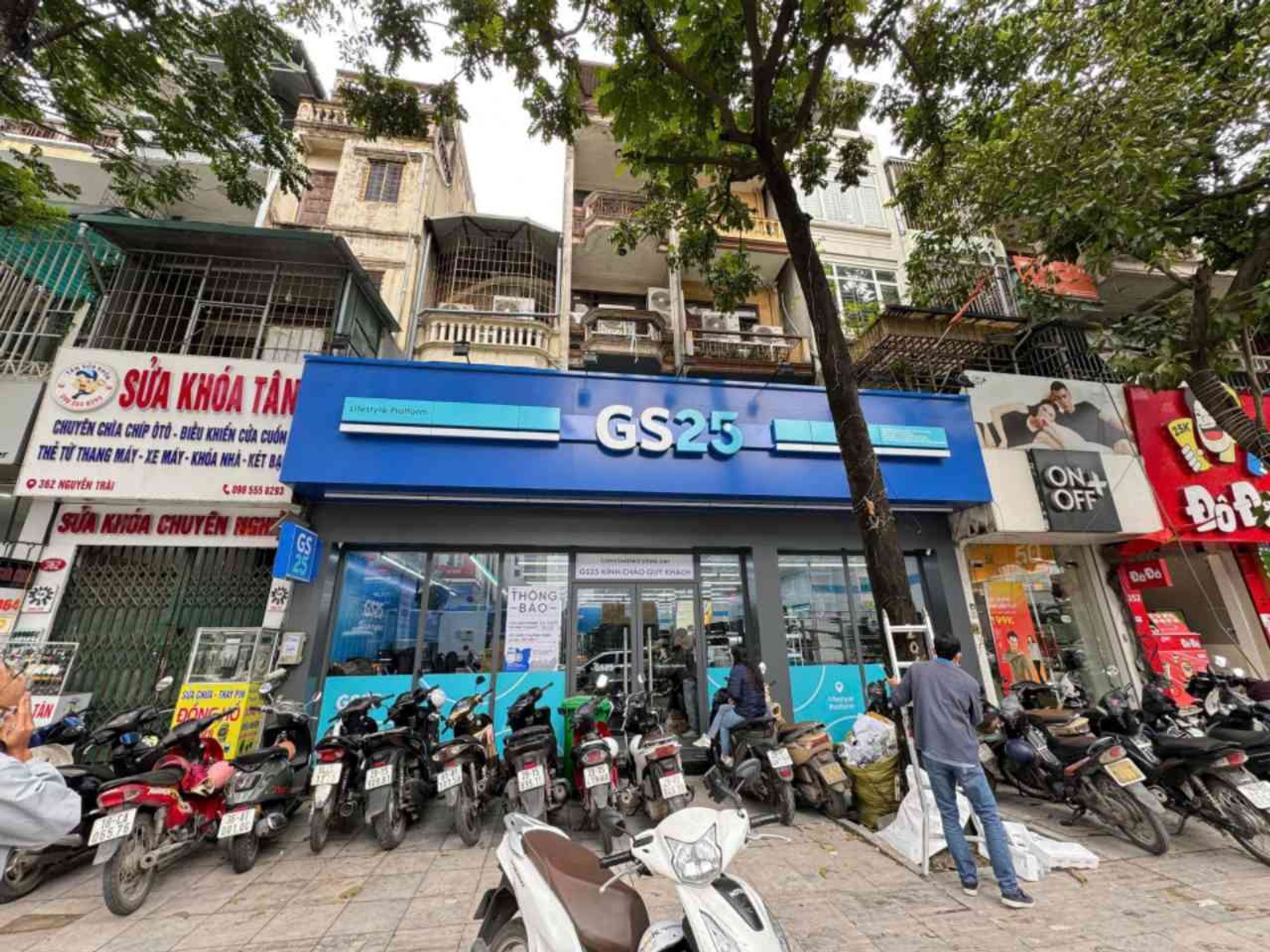 Bán nhà Nguyễn Trãi - diện tích 155m2 4 tầng - Mặt phố, 2 mặt thoáng - giá 98 tỷ
