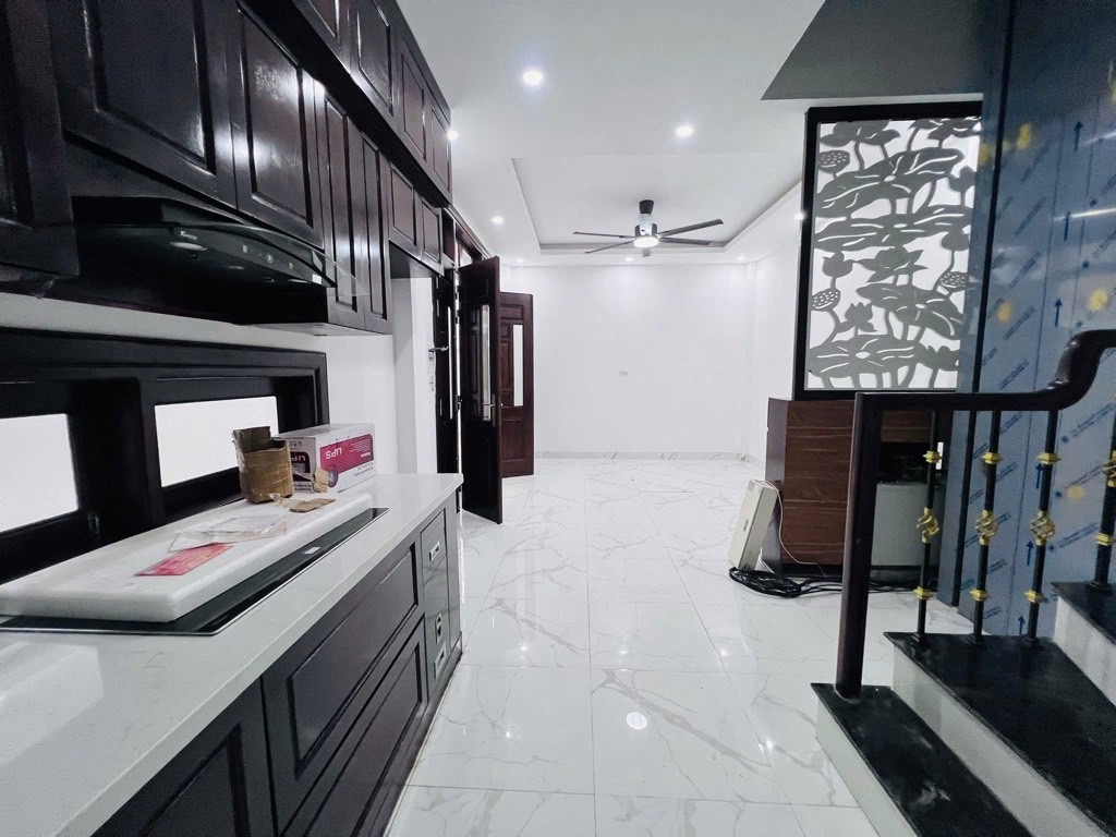 Bán nhà Lò Đúc - diện tích 30m2 5 tầng - Thang máy - giá 10,8 tỷ