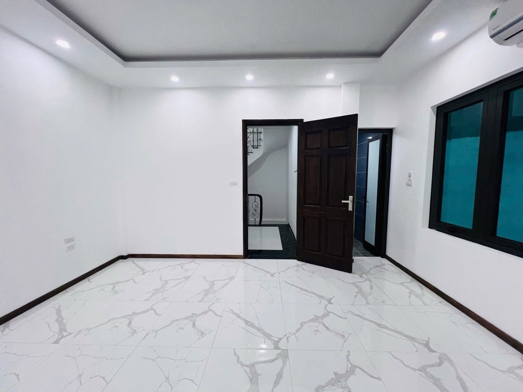 Bán nhà Lò Đúc - diện tích 30m2 5 tầng - Thang máy - giá 10,8 tỷ