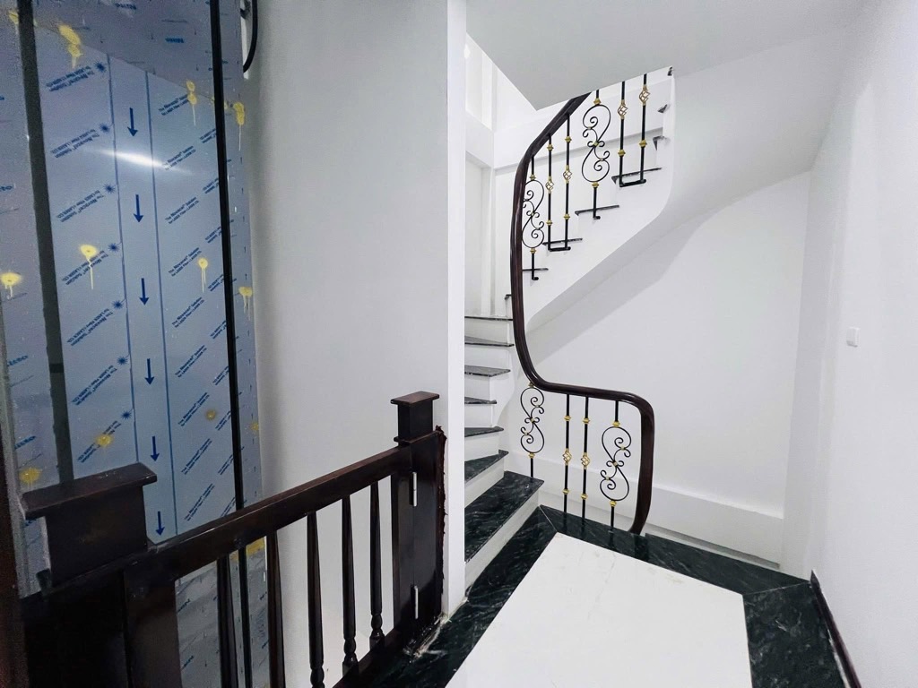 Bán nhà Lò Đúc - diện tích 30m2 5 tầng - Thang máy - giá 10,8 tỷ