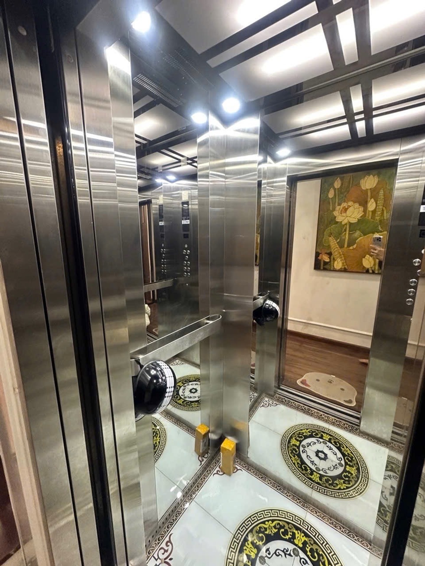 Bán nhà Đống Đa - diện tích 45m2 6 tầng - Ô TÔ TRÁNH VỈA HÈ - giá 21,5 tỷ