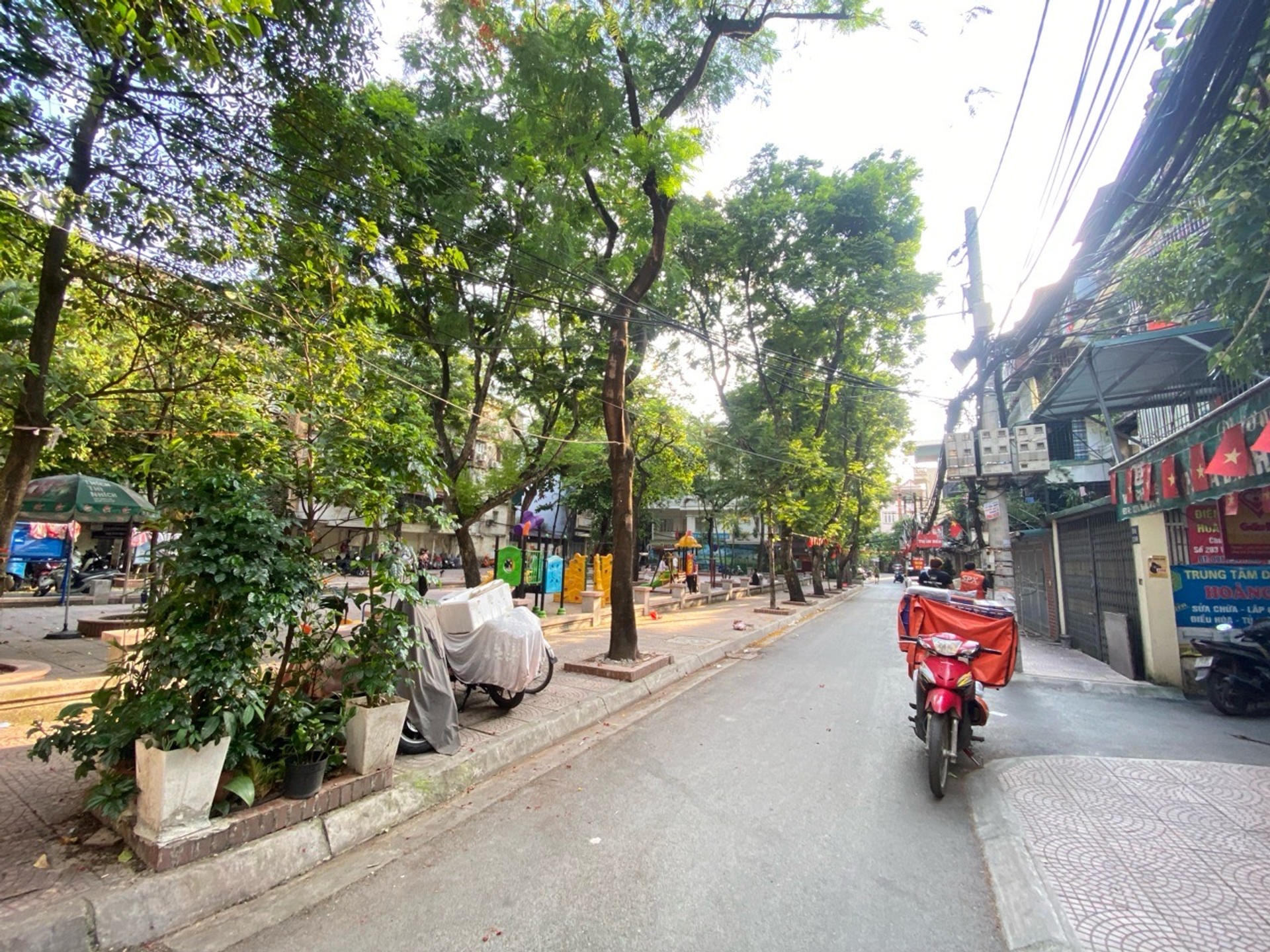 Bán nhà Đống Đa - diện tích 45m2 6 tầng - Ô TÔ TRÁNH VỈA HÈ - giá 21,5 tỷ