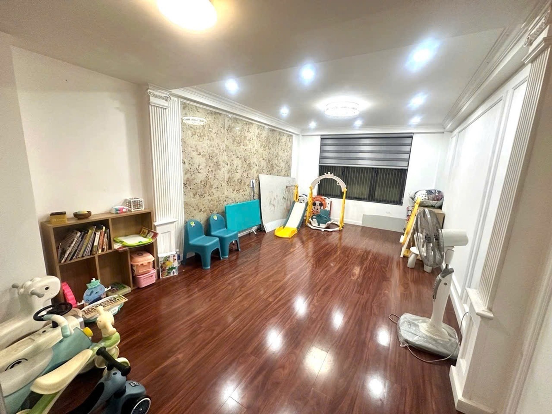 Bán nhà Đống Đa - diện tích 45m2 6 tầng - Ô TÔ TRÁNH VỈA HÈ - giá 21,5 tỷ