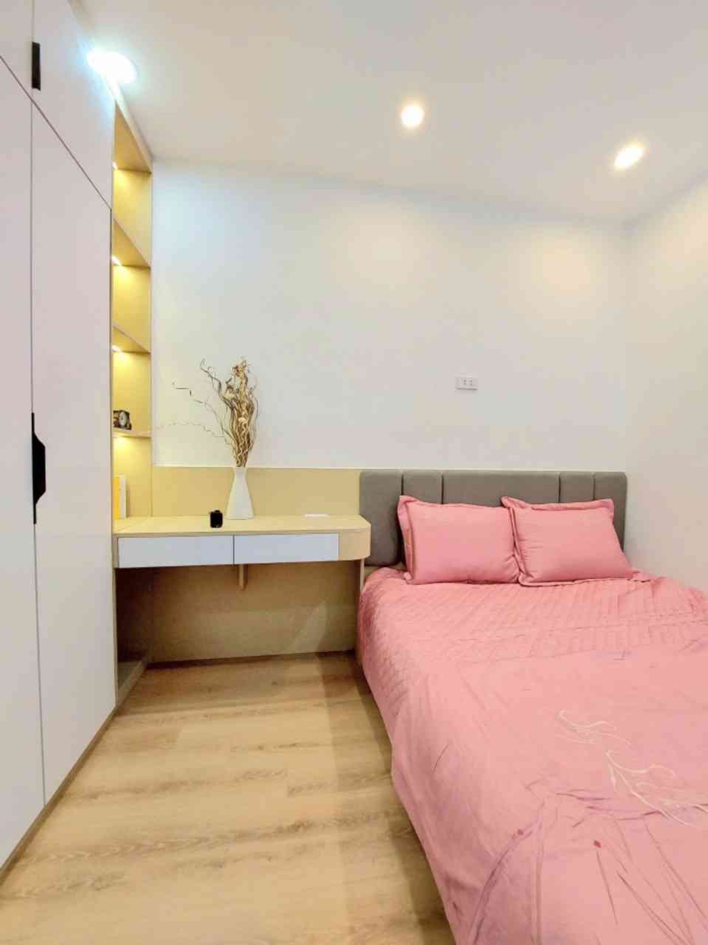 Bán nhà Quỳnh Lôi - diện tích 70m2 3 tầng - Tập thể VIP - giá 2,95 tỷ