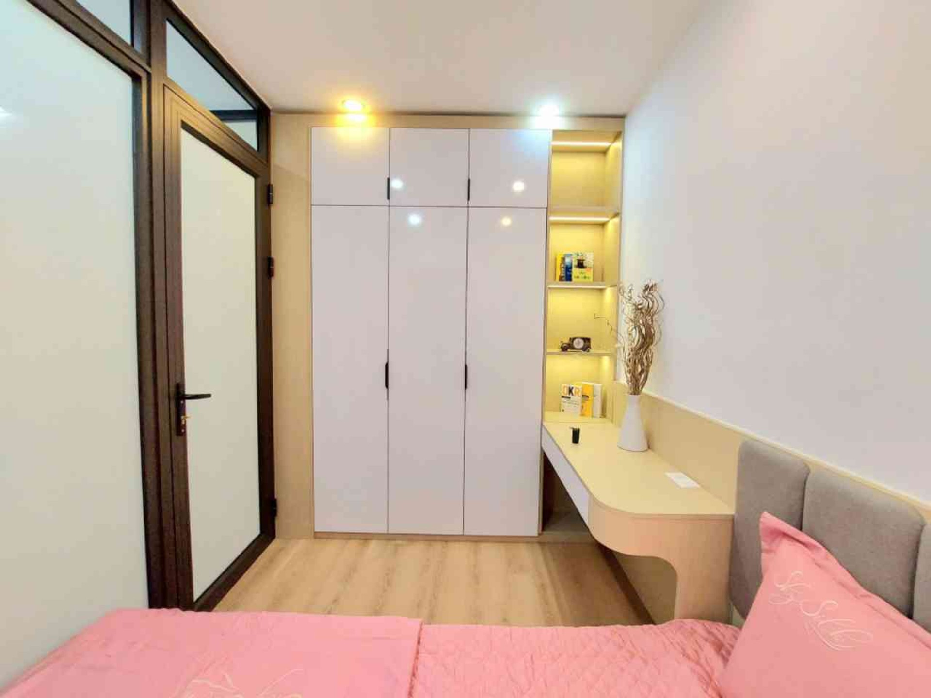 Bán nhà Quỳnh Lôi - diện tích 70m2 3 tầng - Tập thể VIP - giá 2,95 tỷ