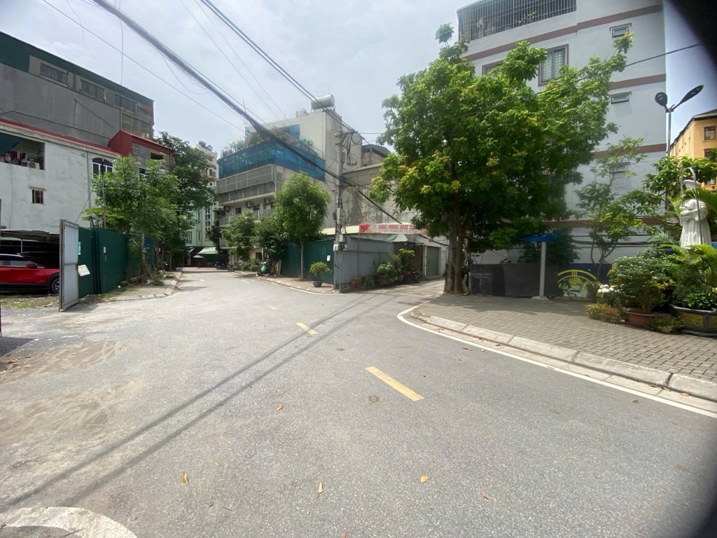 Bán nhà Bùi Huy Bích - diện tích 96m2 1 tầng - Ô TÔ NGỦ TRONG NHÀ - giá 13,5 tỷ