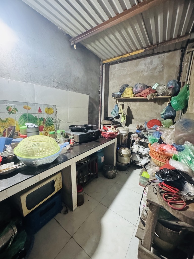 Bán nhà Bùi Huy Bích - diện tích 96m2 1 tầng - Ô TÔ NGỦ TRONG NHÀ - giá 13,5 tỷ