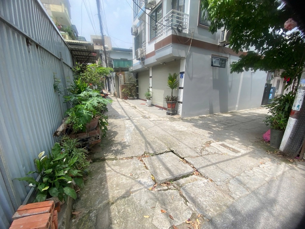 Bán nhà Bùi Huy Bích - diện tích 96m2 1 tầng - Ô TÔ NGỦ TRONG NHÀ - giá 13,5 tỷ