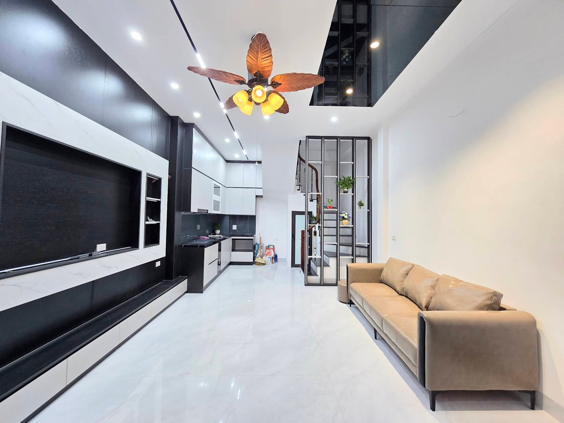 Bán nhà Nguyễn Chính - diện tích 31m2 5 tầng - gần ô tô - giá 8,99 tỷ
