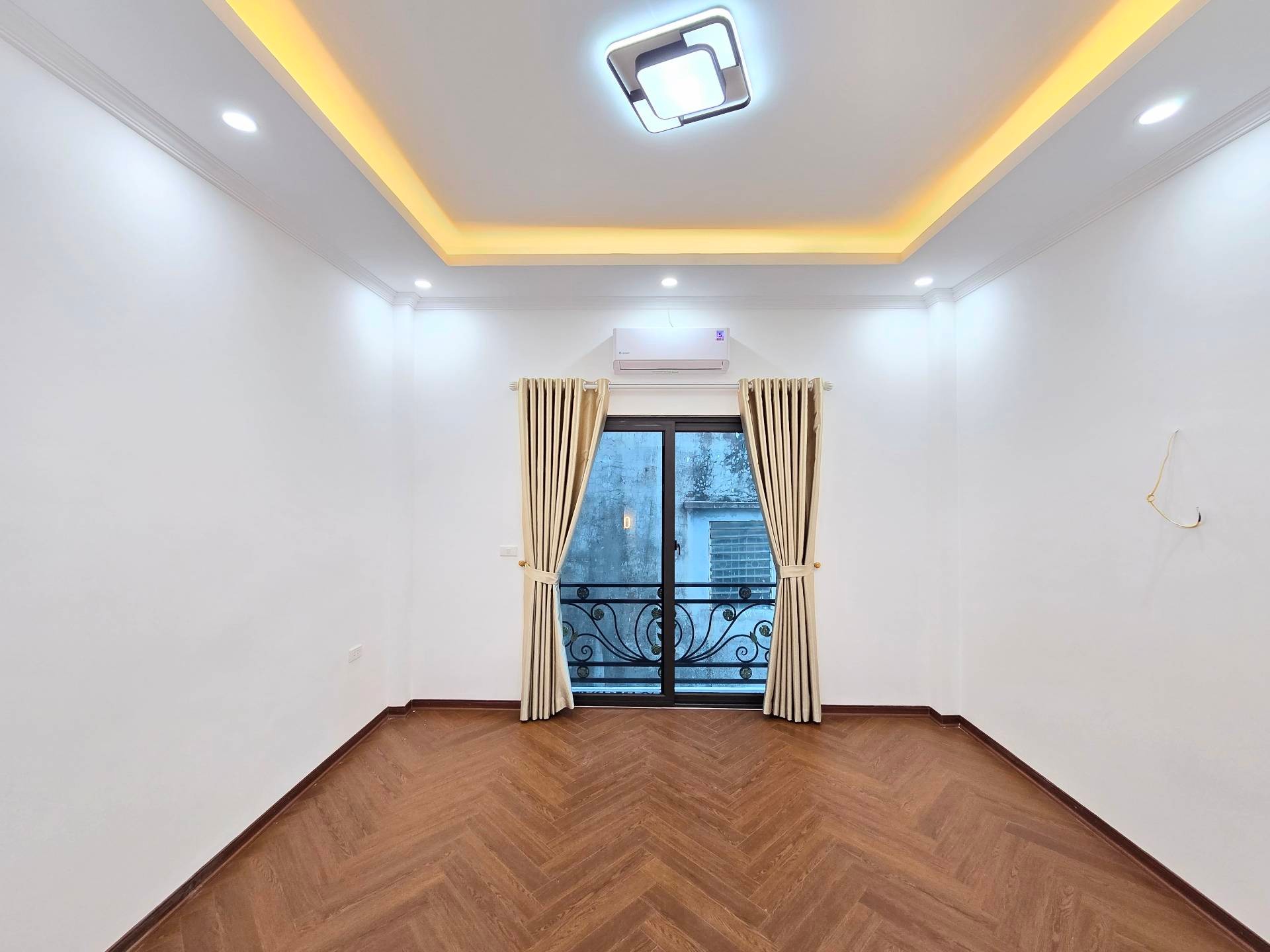 Bán nhà Nguyễn Chính - diện tích 31m2 5 tầng - gần ô tô - giá 8,99 tỷ