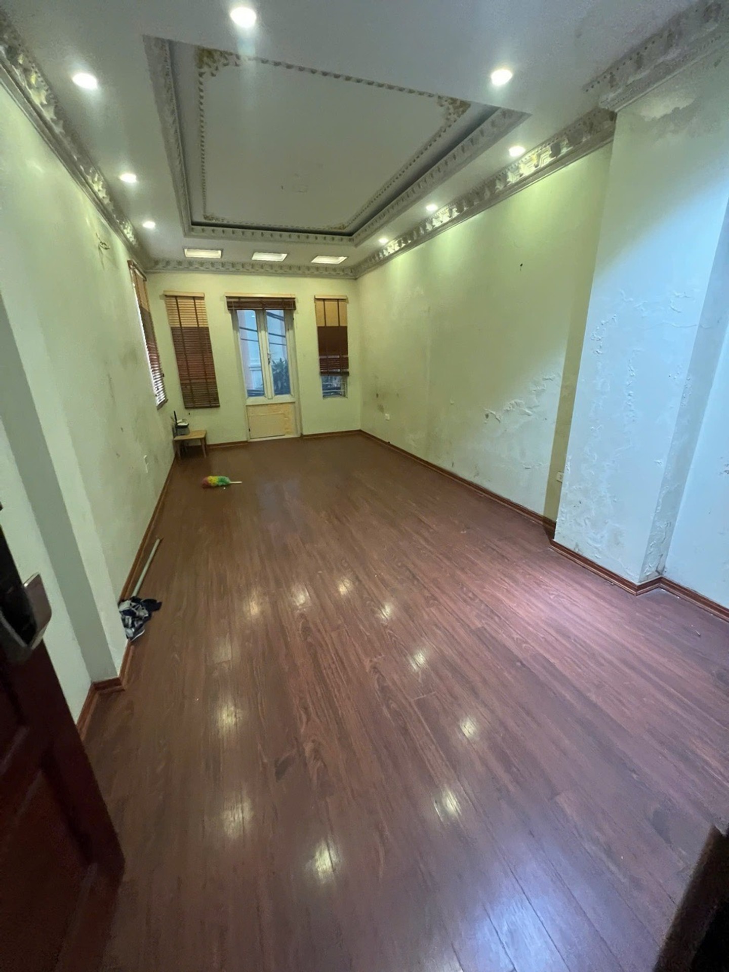 Bán nhà Giáp Bát - diện tích 50m2 6 tầng - Ô tô tránh - giá 12 tỷ
