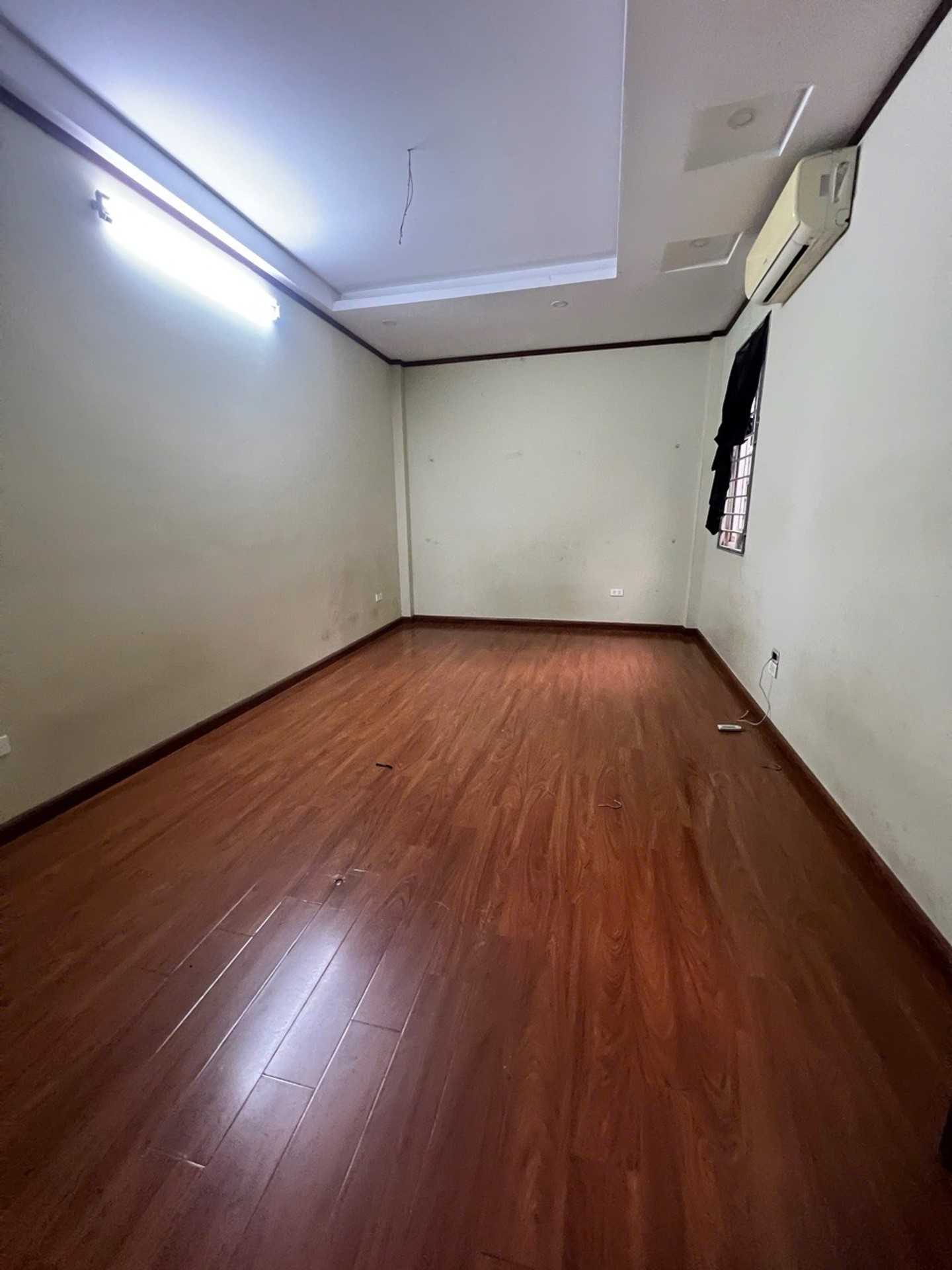 Bán nhà Giáp Bát - diện tích 50m2 6 tầng - Ô tô tránh - giá 12 tỷ