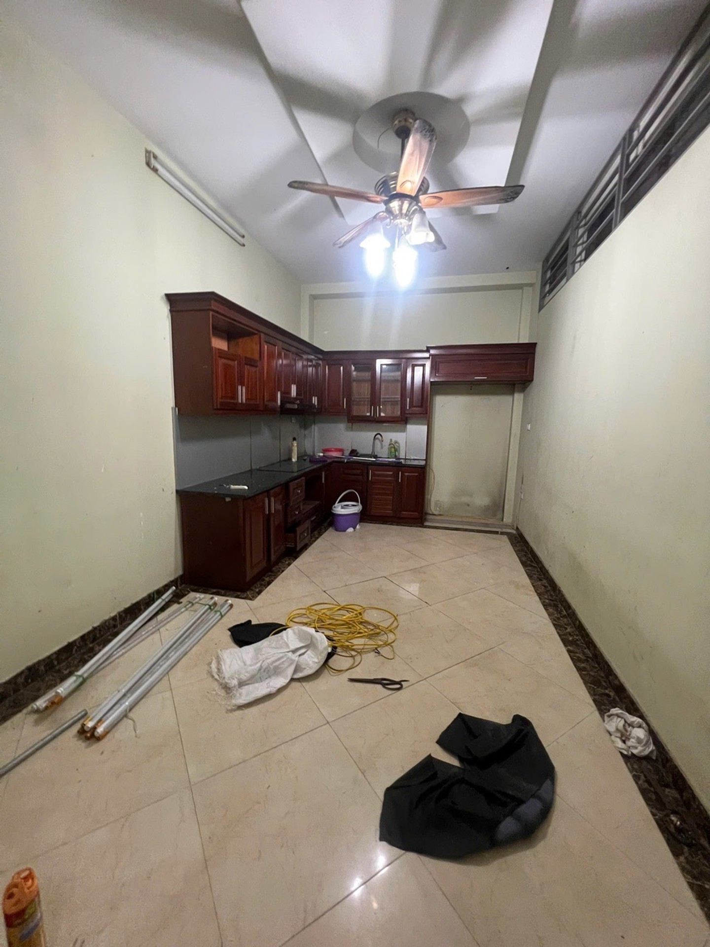 Bán nhà Giáp Bát - diện tích 50m2 6 tầng - Ô tô tránh - giá 12 tỷ