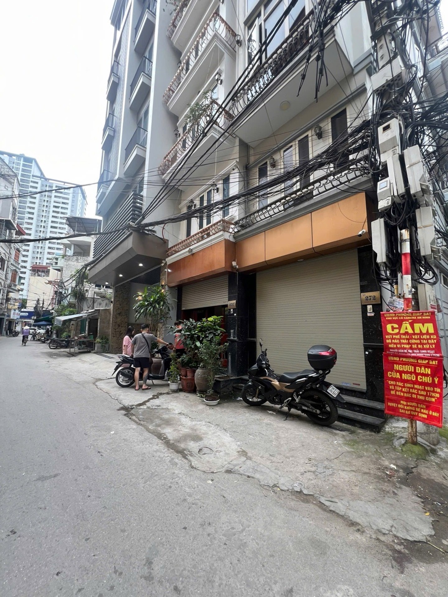 Bán nhà Giáp Bát - diện tích 50m2 6 tầng - Ô tô tránh - giá 12 tỷ