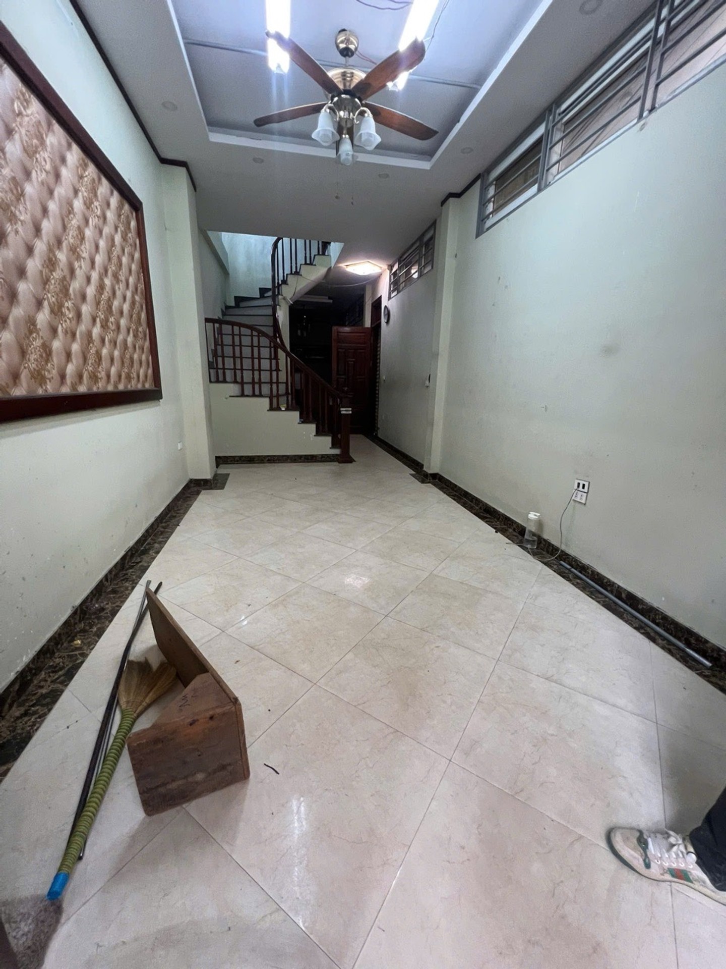 Bán nhà Giáp Bát - diện tích 50m2 6 tầng - Ô tô tránh - giá 12 tỷ