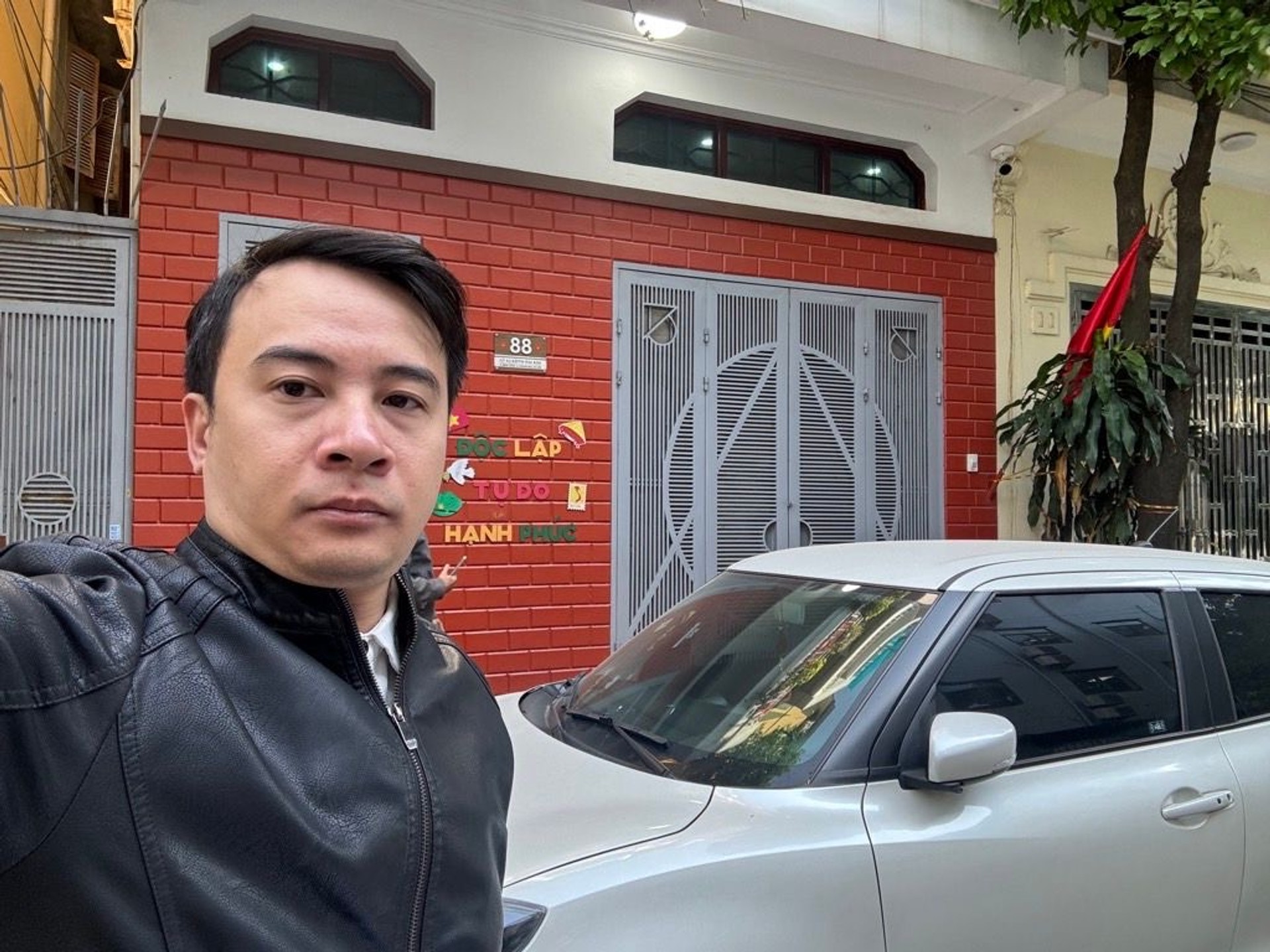 Bán nhà Ngõ 3 ô tô tránh - diện tích 60m2 4 tầng - Lô góc, mặt tiền 5,3m - giá 28,5 tỷ