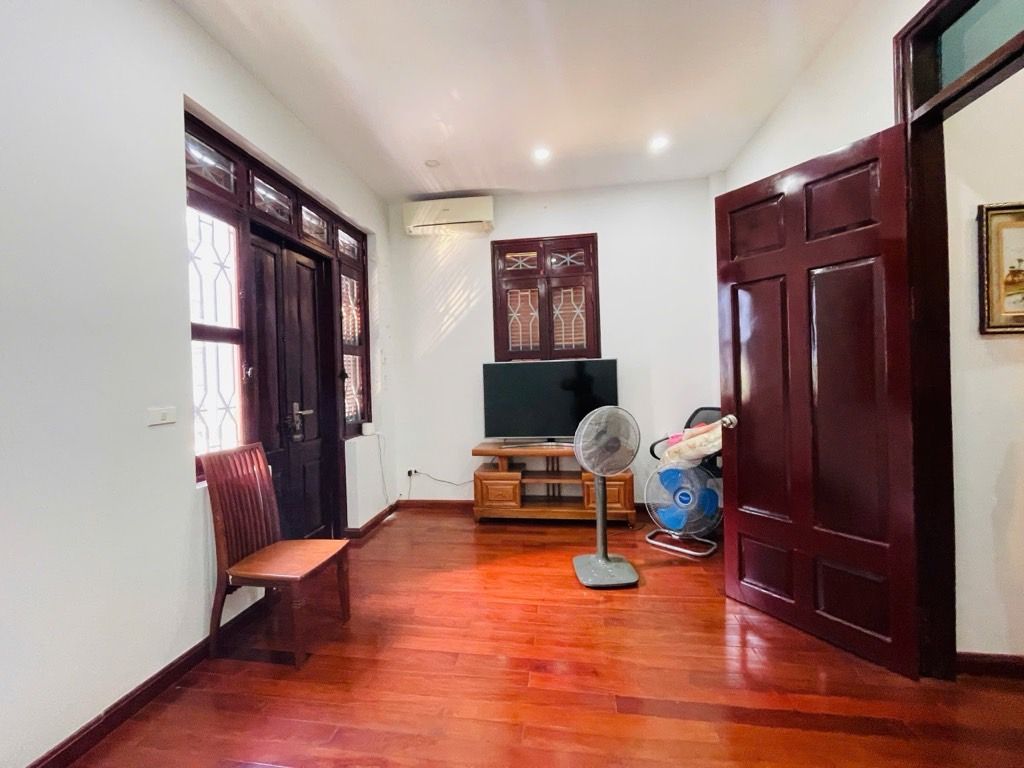 Bán nhà Ngõ 3 ô tô tránh - diện tích 60m2 4 tầng - Lô góc, mặt tiền 5,3m - giá 28,5 tỷ