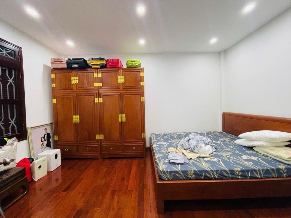 Bán nhà Ngõ 3 ô tô tránh - diện tích 60m2 4 tầng - Lô góc, mặt tiền 5,3m - giá 28,5 tỷ