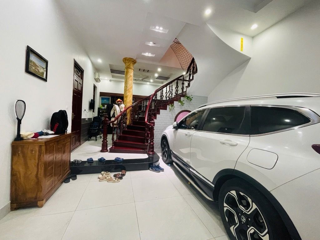 Bán nhà Ngõ 3 ô tô tránh - diện tích 60m2 4 tầng - Lô góc, mặt tiền 5,3m - giá 28,5 tỷ