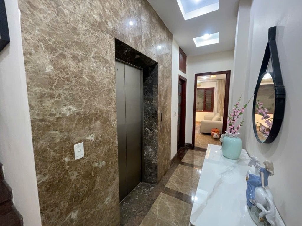 Bán nhà Bạch Mai - diện tích 114m2 7 tầng - Thang máy - giá 61,5 tỷ