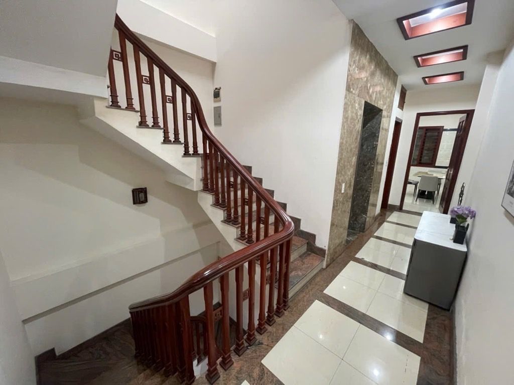 Bán nhà Bạch Mai - diện tích 114m2 7 tầng - Thang máy - giá 61,5 tỷ