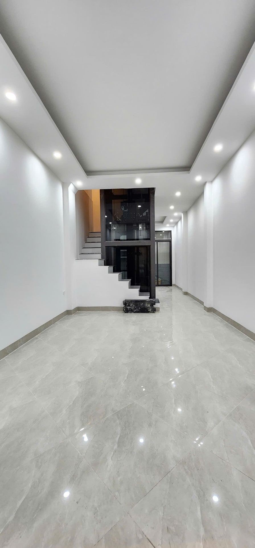 Bán nhà Hai Bà Trưng - diện tích 42m2 5 tầng - thang máy, gần ô tô - giá 11,95 tỷ