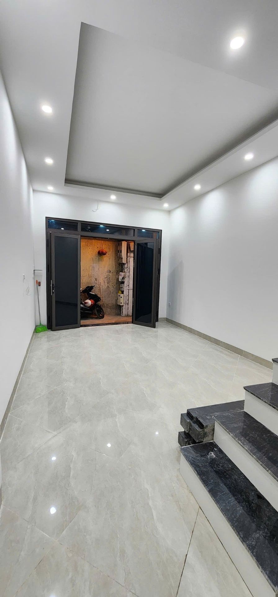 Bán nhà Hai Bà Trưng - diện tích 42m2 5 tầng - thang máy, gần ô tô - giá 11,95 tỷ