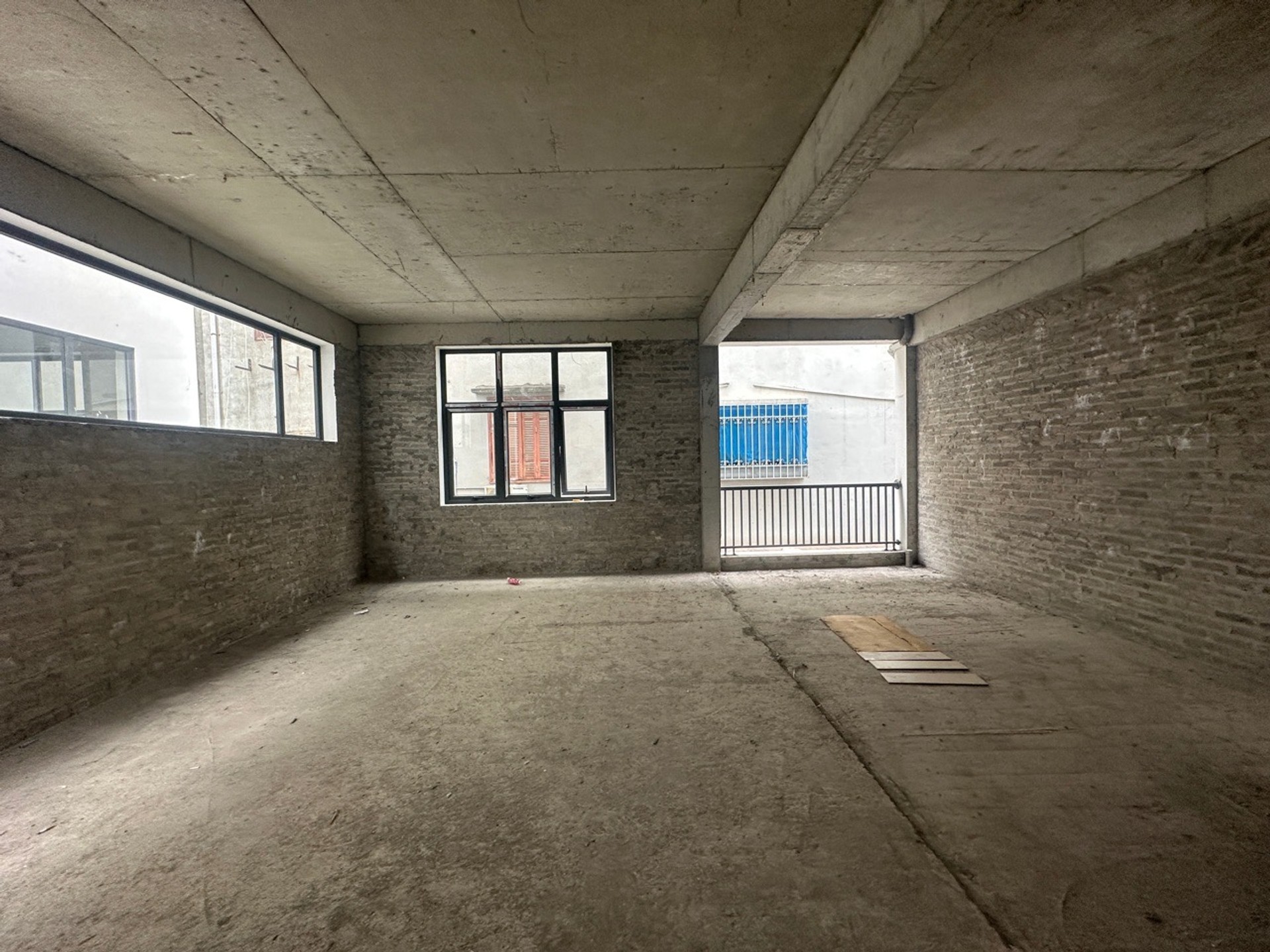 Bán nhà Lạc Trung - diện tích 270m2 4 tầng - Ô tô tránh - giá 98 tỷ