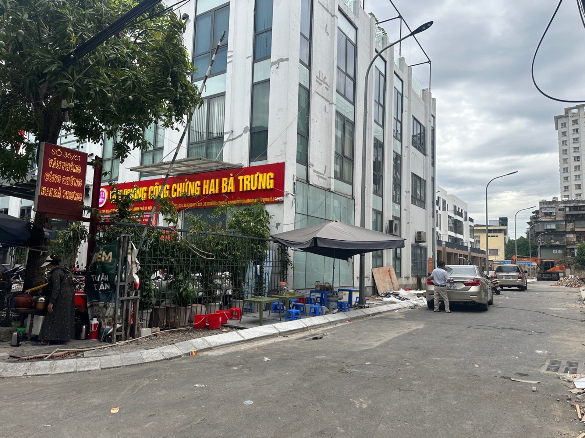 Bán nhà Lạc Trung - diện tích 270m2 4 tầng - Ô tô tránh - giá 98 tỷ