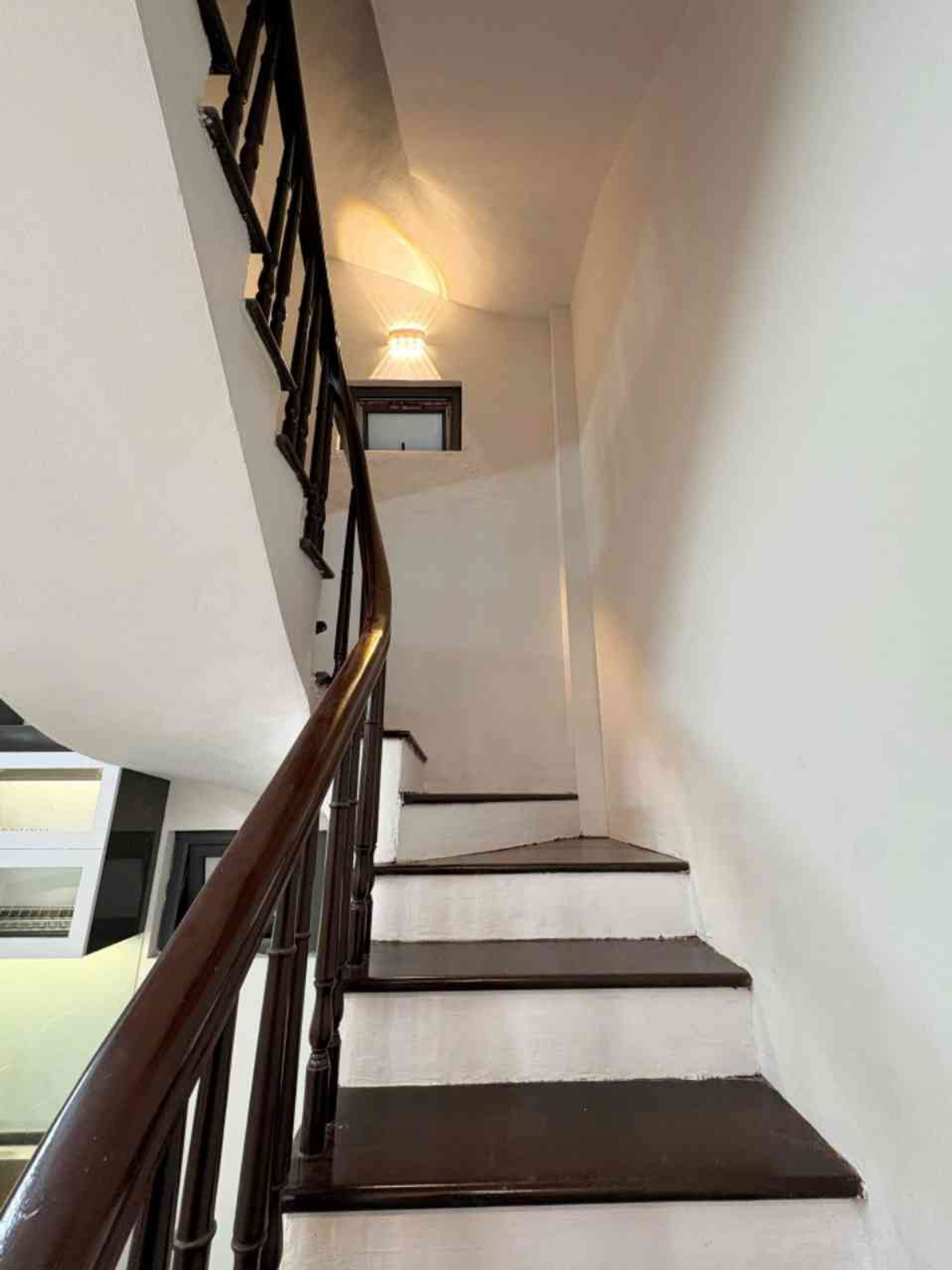 Bán nhà Lĩnh Nam - diện tích 40m2 5 tầng - ô tô ngay nhà - giá 7,98 tỷ
