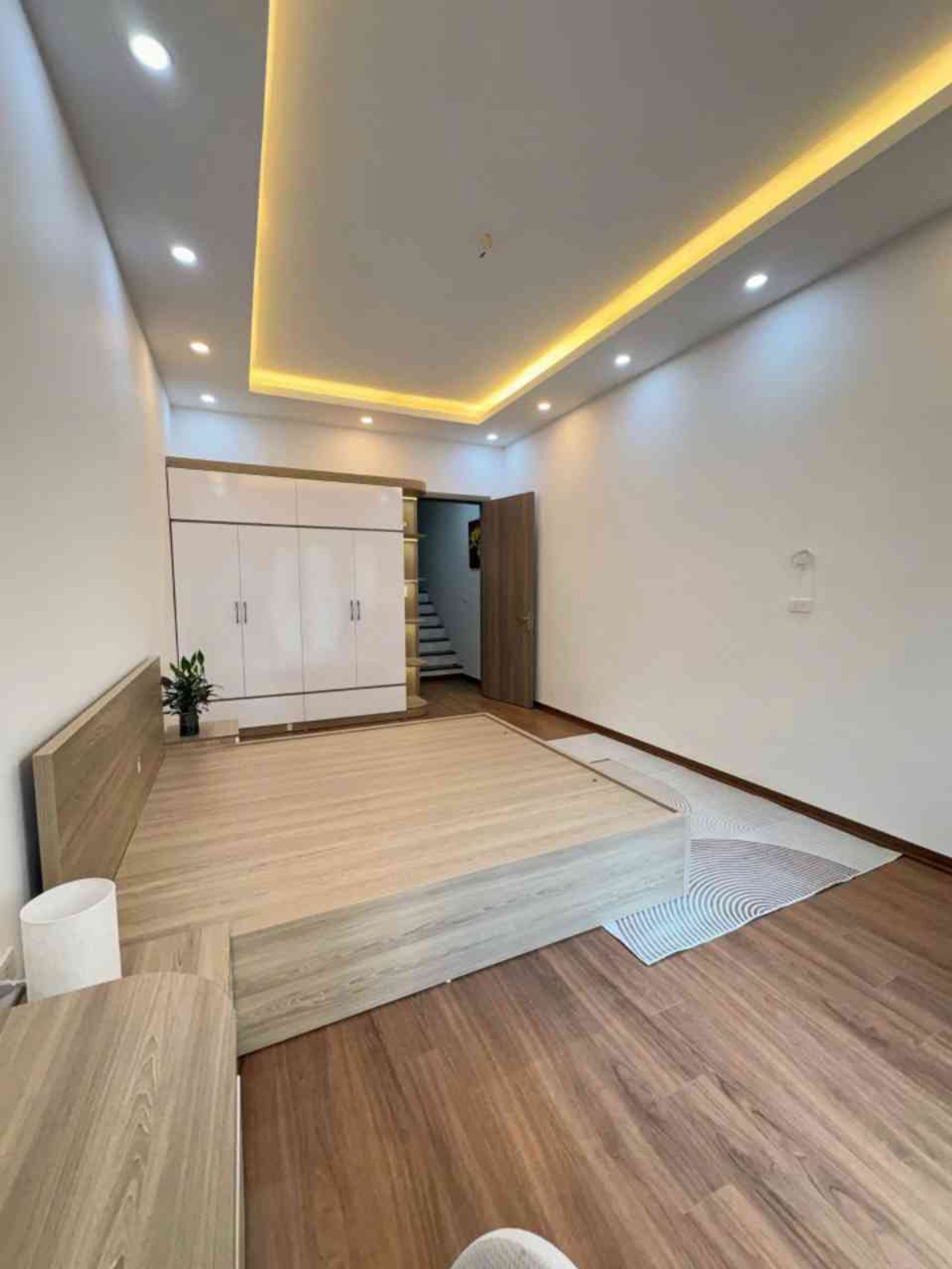 Bán nhà Lĩnh Nam - diện tích 40m2 5 tầng - ô tô ngay nhà - giá 7,98 tỷ