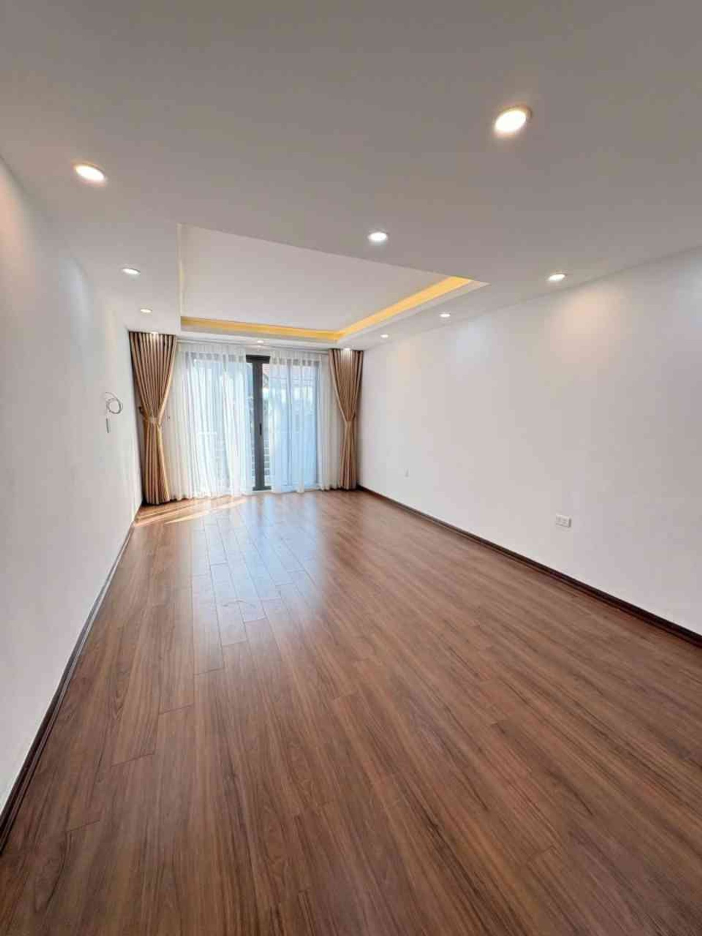 Bán nhà Lĩnh Nam - diện tích 40m2 5 tầng - ô tô ngay nhà - giá 7,98 tỷ