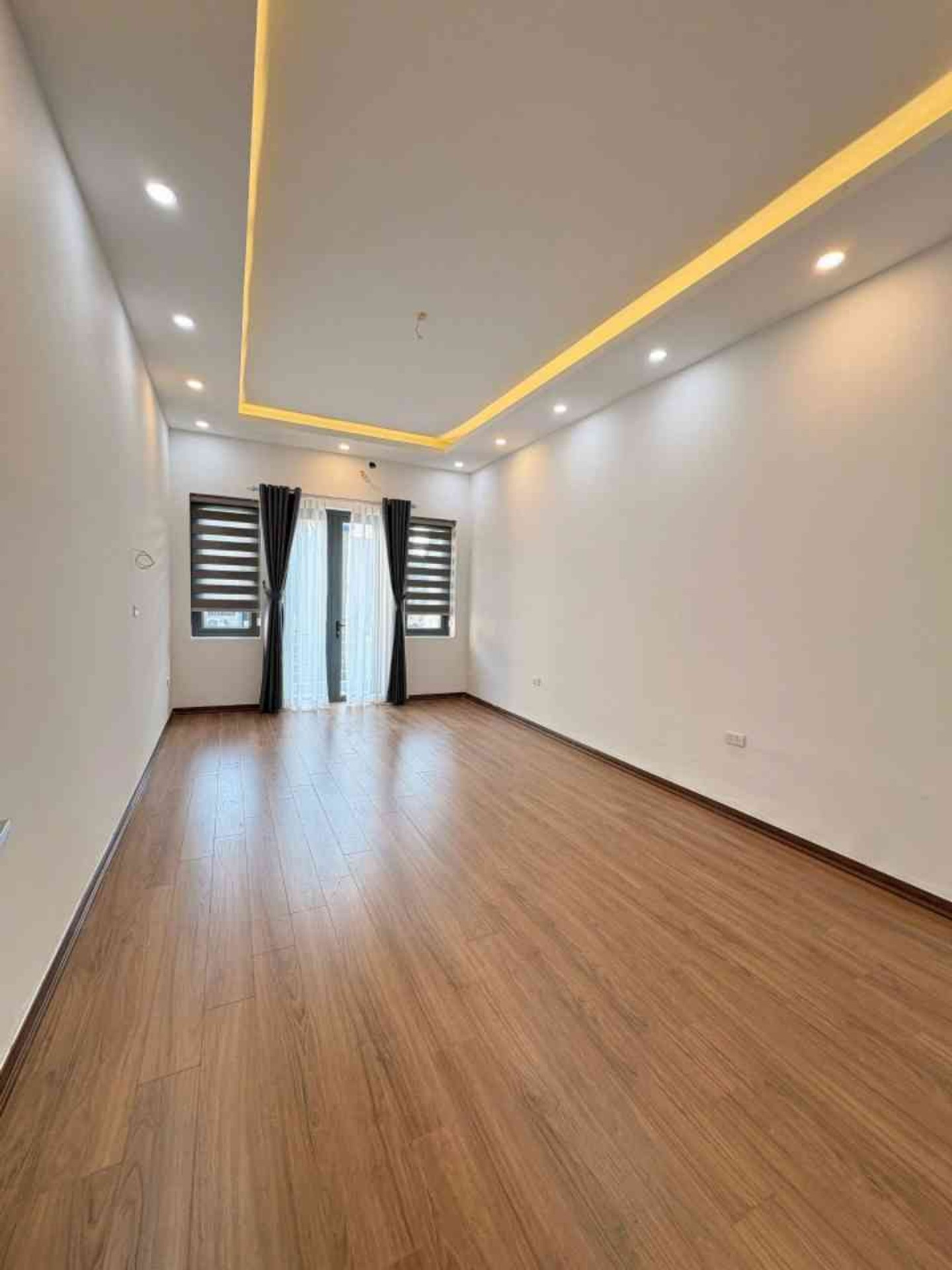 Bán nhà Lĩnh Nam - diện tích 40m2 5 tầng - ô tô ngay nhà - giá 7,98 tỷ