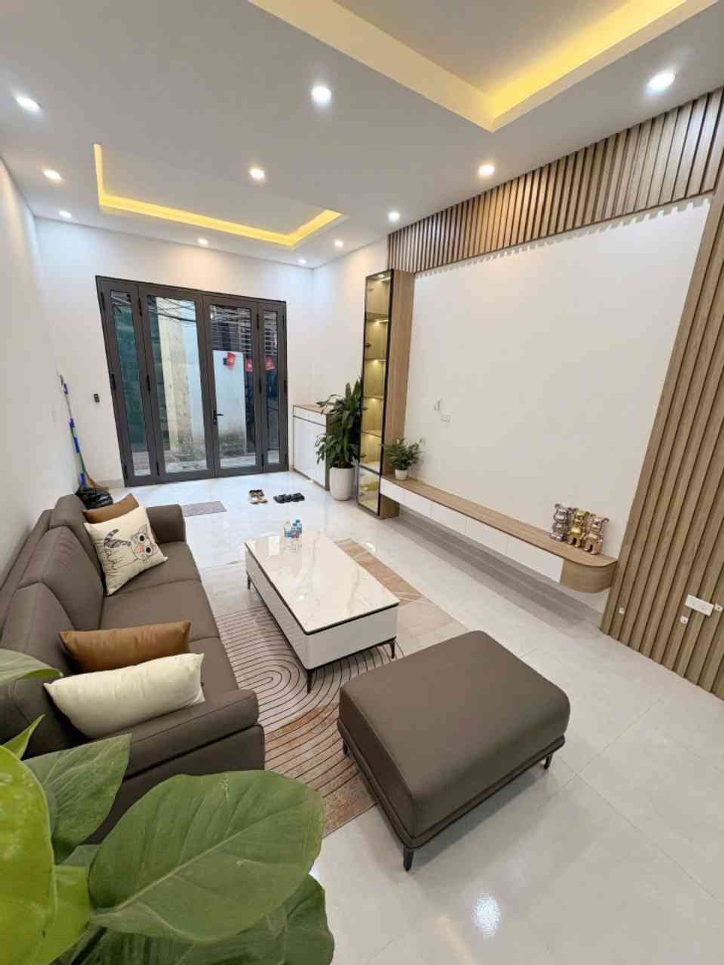 Bán nhà Lĩnh Nam - diện tích 40m2 5 tầng - ô tô ngay nhà - giá 7,98 tỷ