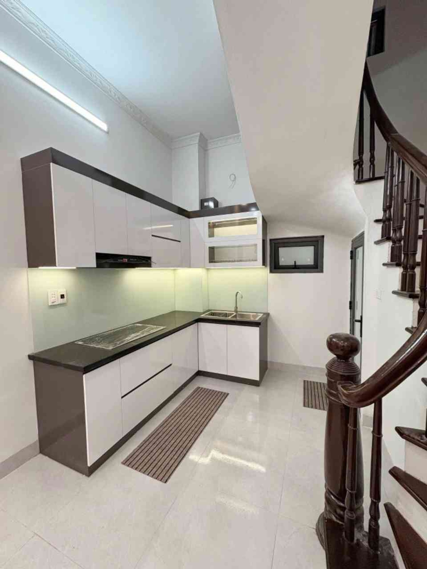Bán nhà Lĩnh Nam - diện tích 40m2 5 tầng - ô tô ngay nhà - giá 7,98 tỷ