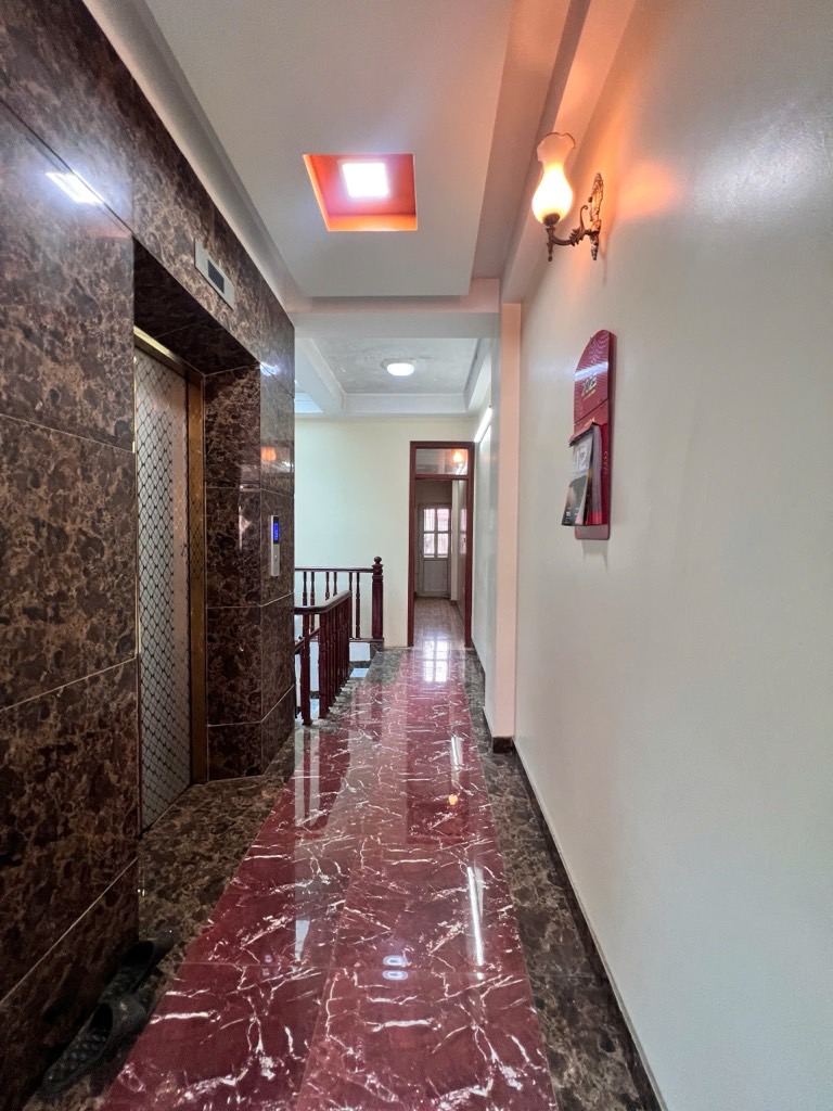 Bán nhà Hoàng Văn Thái - diện tích 70m2 5 tầng - Mặt phố, vỉa hè rộng - giá 38,5 tỷ