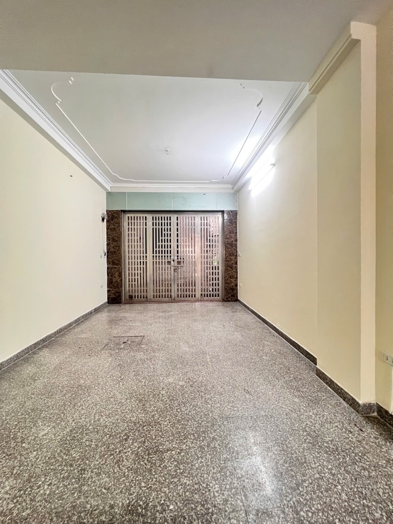 Bán nhà Hoàng Văn Thái - diện tích 70m2 5 tầng - Mặt phố, vỉa hè rộng - giá 38,5 tỷ