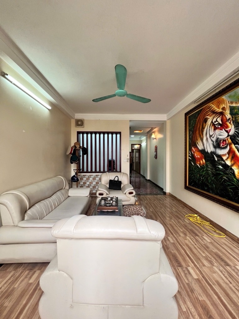 Bán nhà Hoàng Văn Thái - diện tích 70m2 5 tầng - Mặt phố, vỉa hè rộng - giá 38,5 tỷ