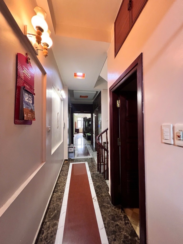 Bán nhà Hoàng Văn Thái - diện tích 70m2 5 tầng - Mặt phố, vỉa hè rộng - giá 38,5 tỷ