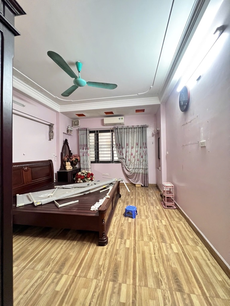 Bán nhà Hoàng Văn Thái - diện tích 70m2 5 tầng - Mặt phố, vỉa hè rộng - giá 38,5 tỷ