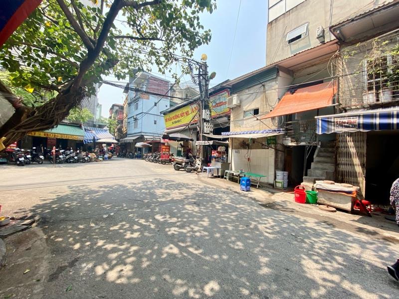 Bán nhà Yên Bái - diện tích 25m2 2 tầng - Ô TÔ ĐỖ CỔNG - giá 4,5 tỷ