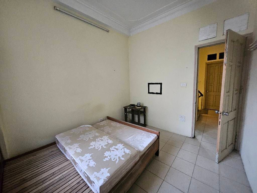 Bán nhà Ngõ 67 - diện tích 32m2 5 tầng - Mặt ngõ thông, dân xây chắc chắn - giá 7,75 tỷ