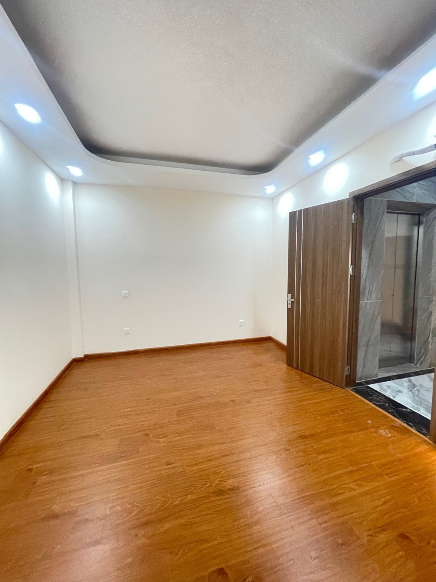 Bán nhà Nam Dư - diện tích 53m2 6 tầng - Nhà mới thang máy - giá 16,5 tỷ