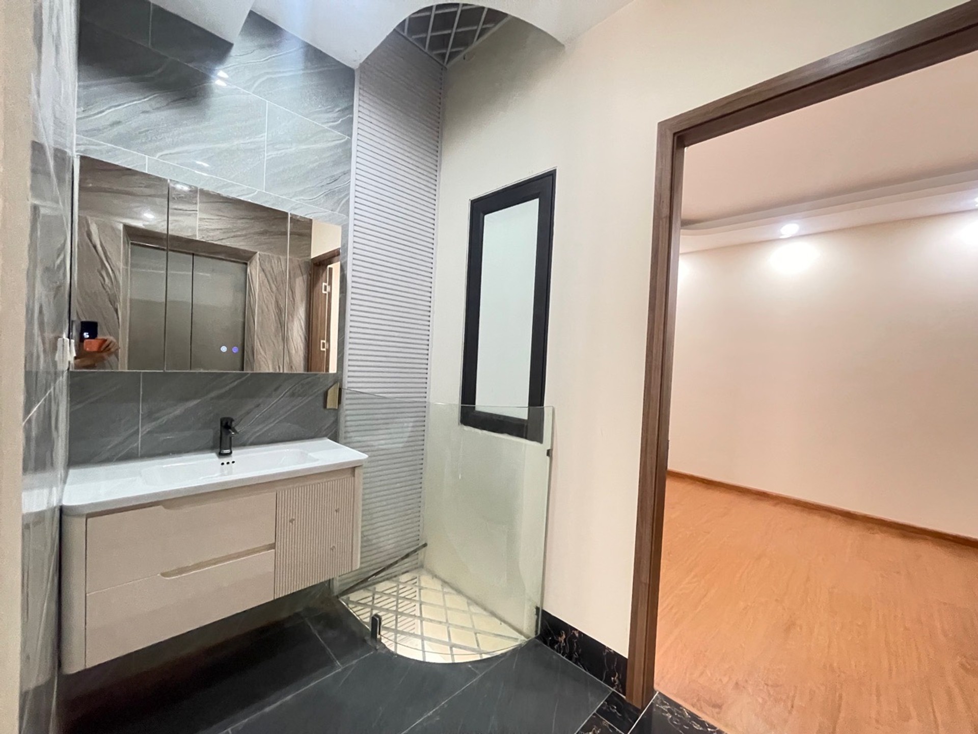 Bán nhà Nam Dư - diện tích 53m2 6 tầng - Nhà mới thang máy - giá 16,5 tỷ