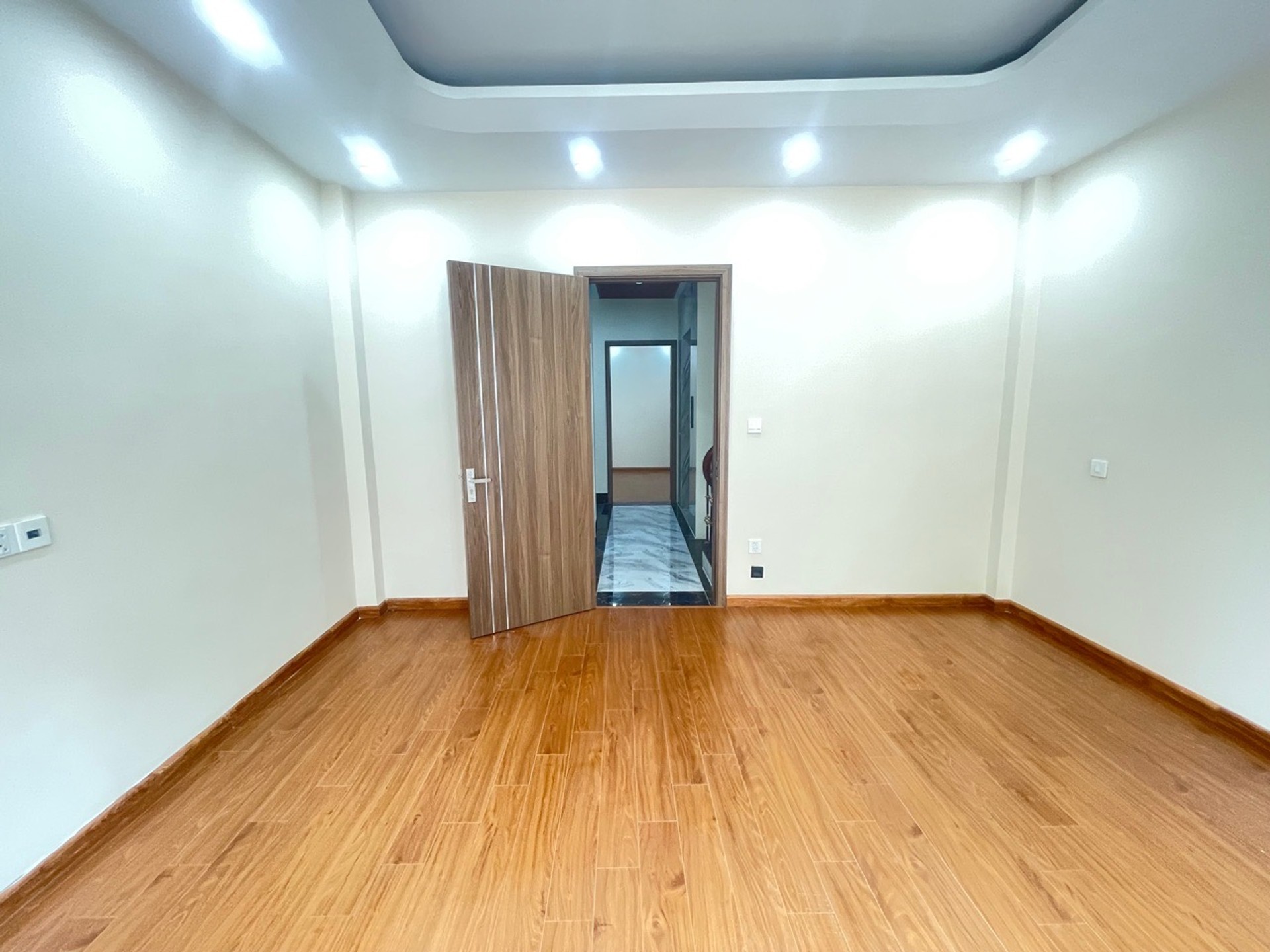 Bán nhà Nam Dư - diện tích 53m2 6 tầng - Nhà mới thang máy - giá 16,5 tỷ