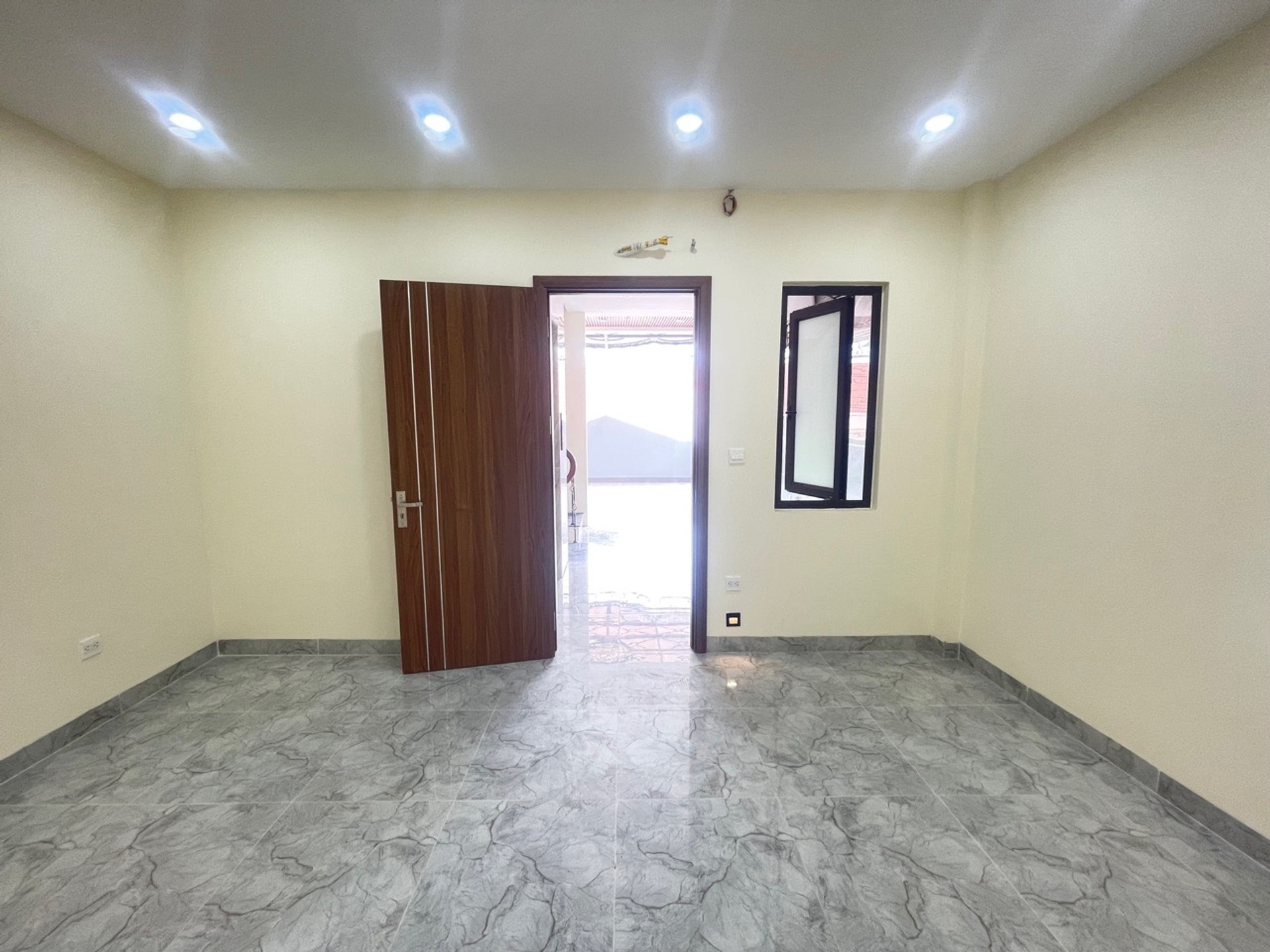 Bán nhà Nam Dư - diện tích 53m2 6 tầng - Nhà mới thang máy - giá 16,5 tỷ