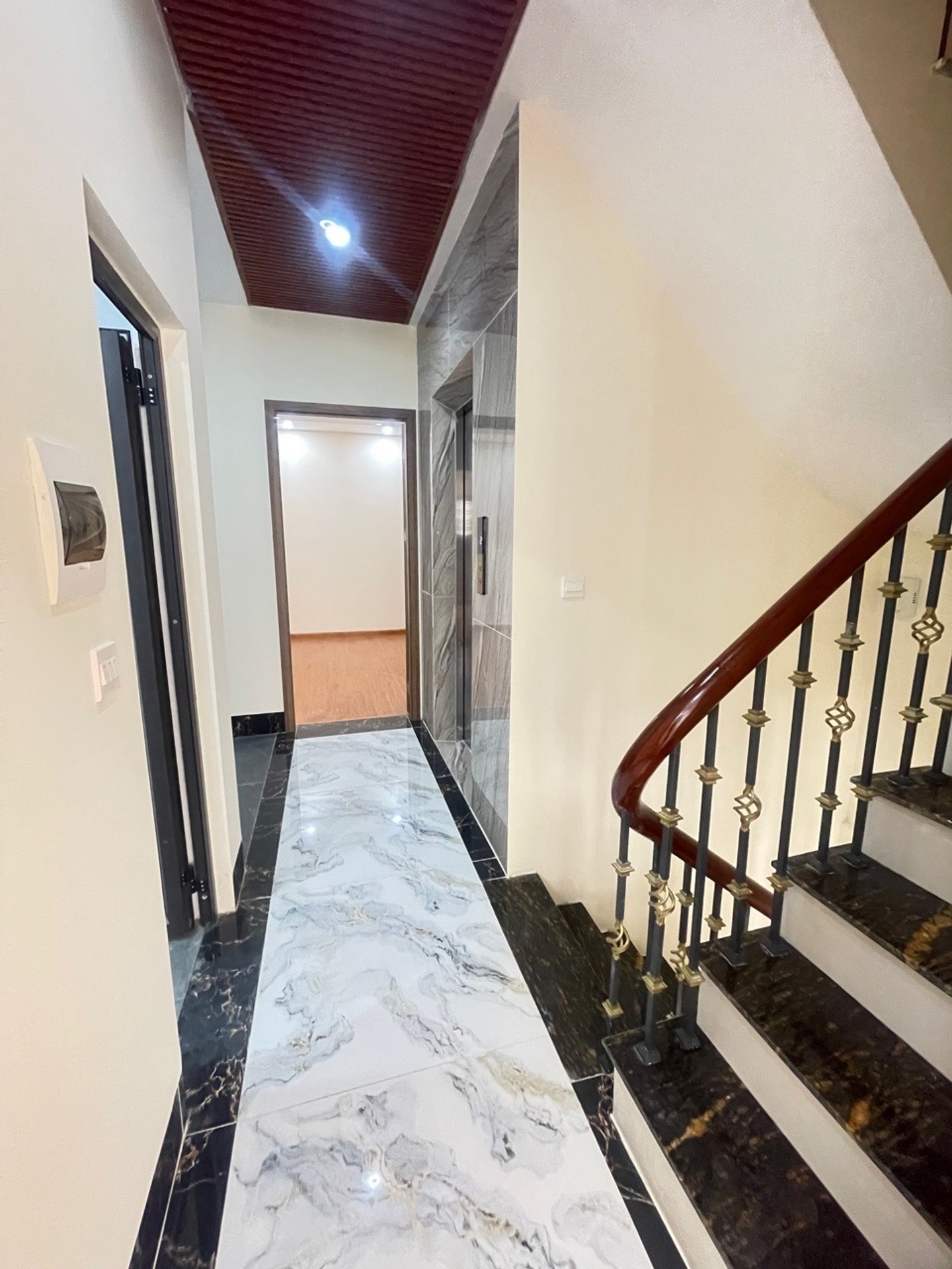 Bán nhà Nam Dư - diện tích 53m2 6 tầng - Nhà mới thang máy - giá 16,5 tỷ