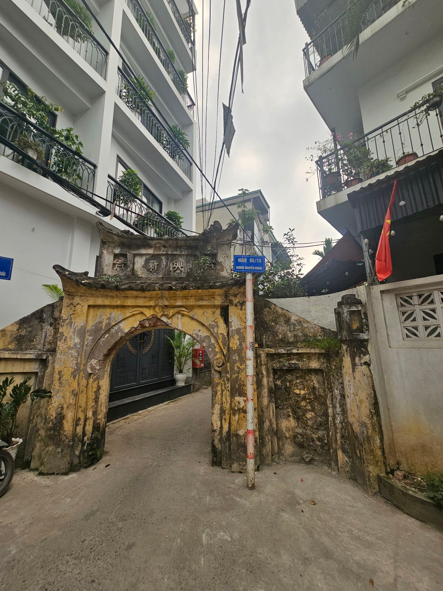 Bán nhà Đê Nguyễn Khoái - diện tích 36m2 4 tầng - Nhà mới sửa lại cực đẹp - giá 7,4 tỷ