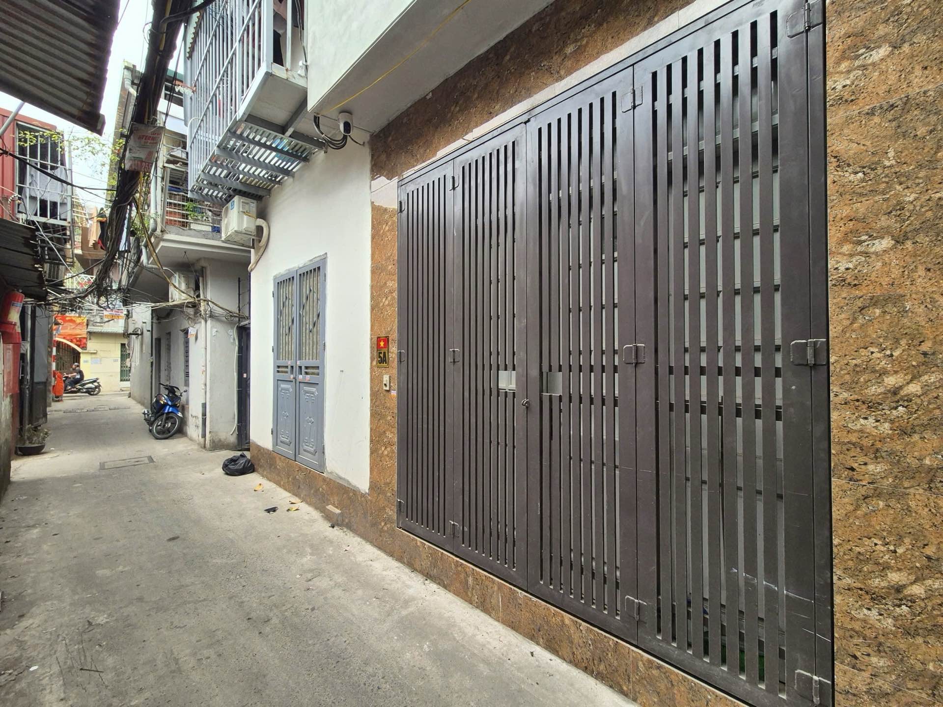 Bán nhà Định Công Thượng - diện tích 32m2 3 tầng - Lô góc 2 thoáng - giá 2,98 tỷ