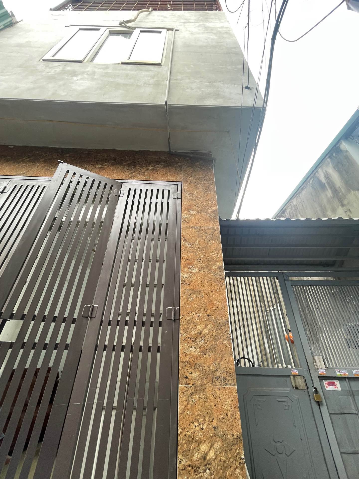 Bán nhà Định Công Thượng - diện tích 32m2 3 tầng - Lô góc 2 thoáng - giá 2,98 tỷ
